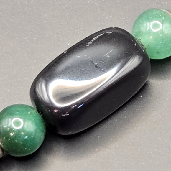 Jadite/Seraphinite Coral Color Seed Bead Necklace - Picture 3 of 5